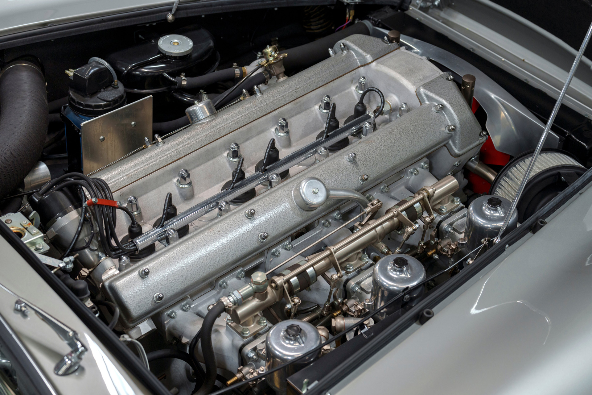 Aston Martin Provides Updated Aston Martin Engines for Vintage Models