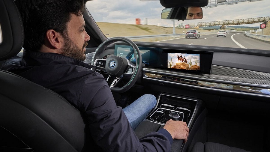 BMW's Latest 7 Series Enables In-Car TV Viewing for Drivers