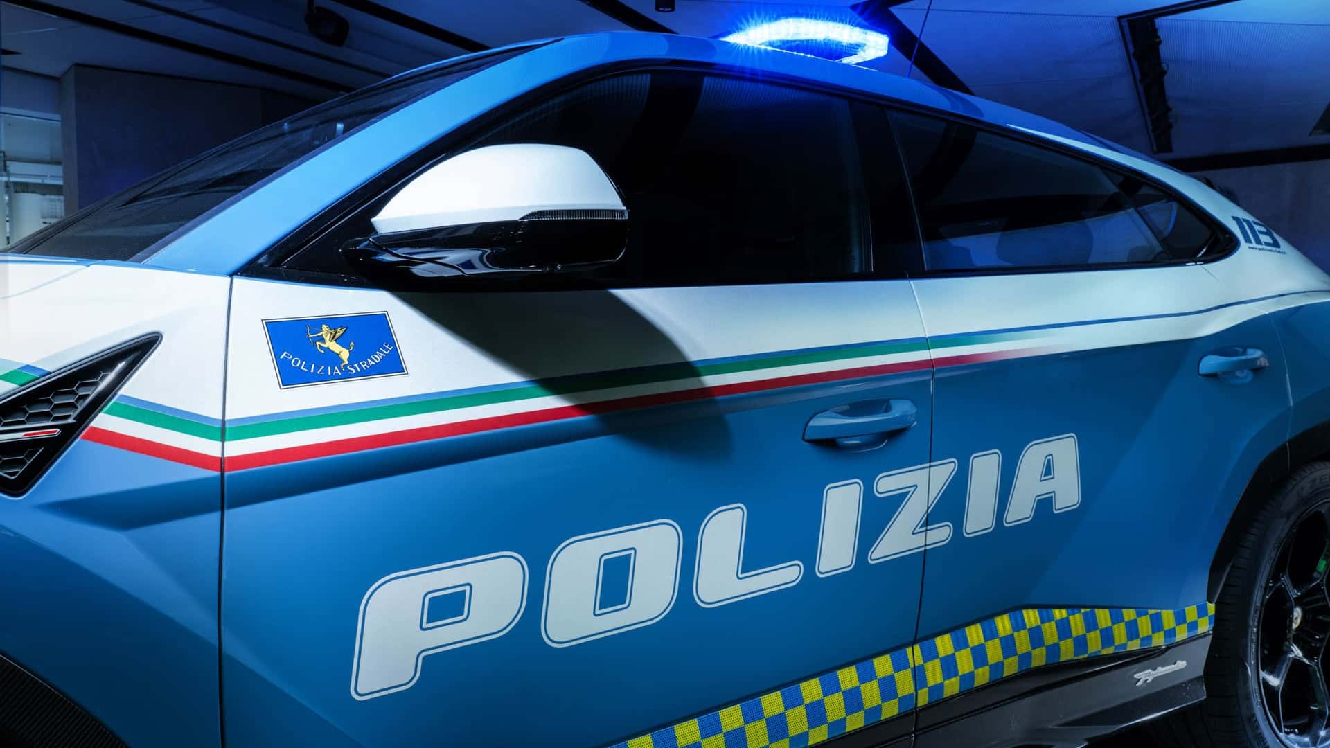 Italy's Polizia di Stato Adds Custom Lamborghini Urus Performante to Fleet