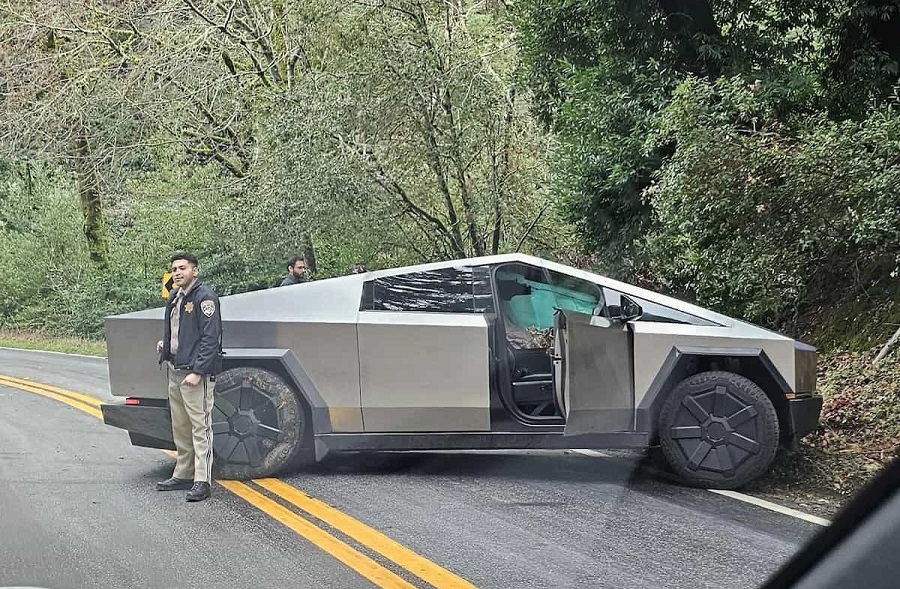 Cybertruck Accident Tesla Pickup's First Mishap on Public Street