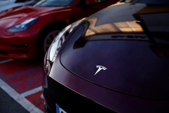 Tesla at a Turning Point with Slow Sales and Changing Market Value