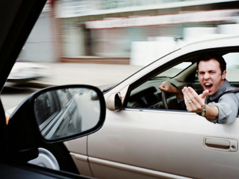 10 Driving Mistakes That Make You the Most Annoying Driver on the Road (10)