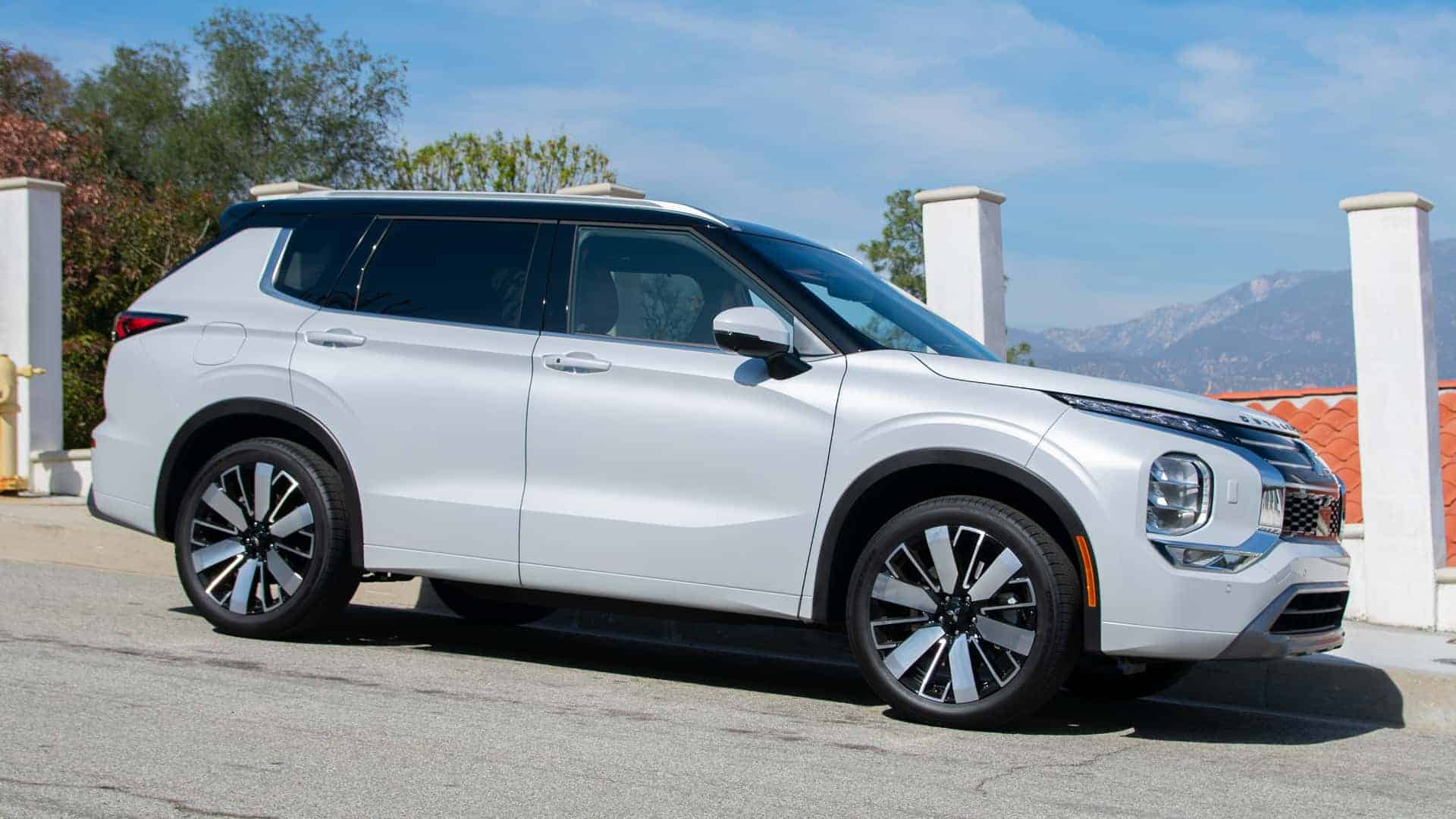 New Price Details for the 2025 Mitsubishi Outlander After Its Refresh (2)