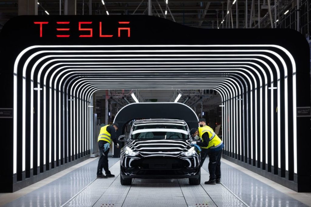 Tesla Partners with Samsung in $16.5 Billion Semiconductor Deal